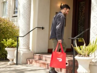 Gig Workers Carry the Christmas Economy