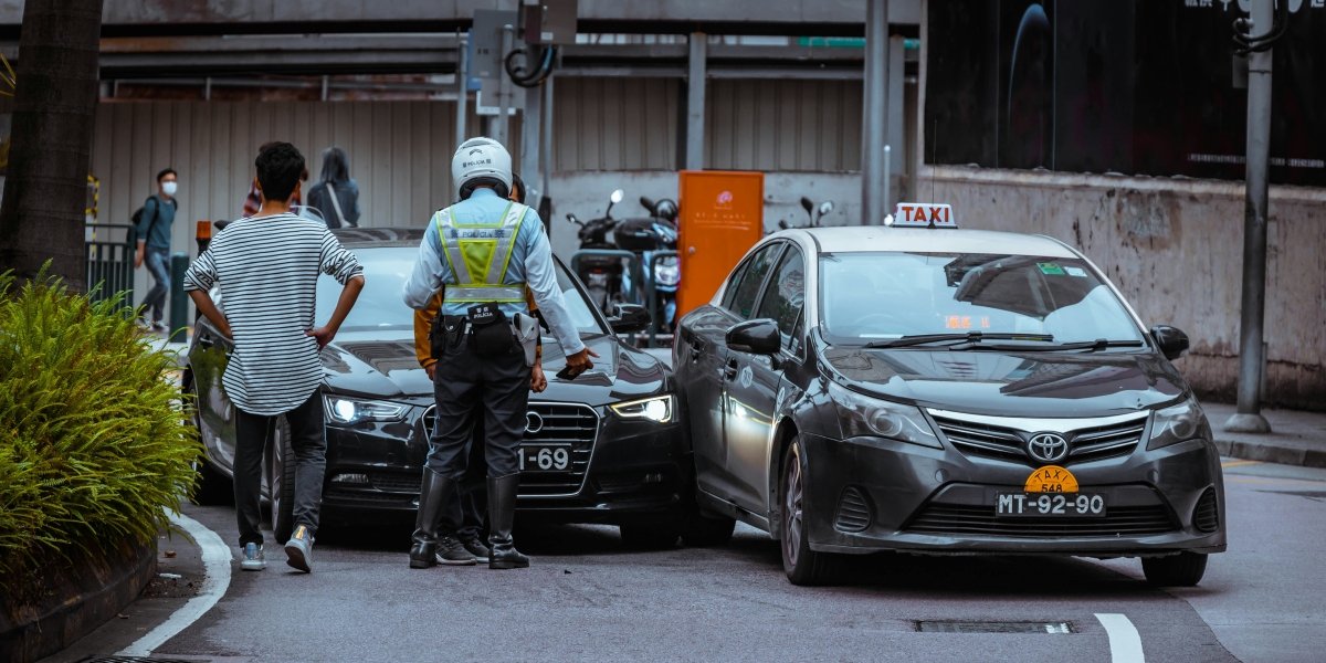 How a Richmond Accident Attorney Handles Multi-Vehicle Crashes