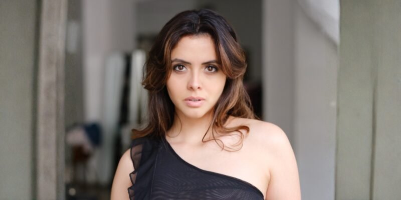 Isabela Quilodrán Moves Between Vertical Film and Theater